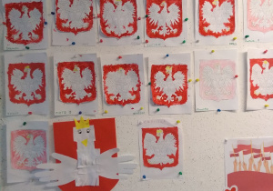 Prace wykonane przez dzieci z grupy trzeciej. Godło Polski - malowanie kredkami pastelowymi.