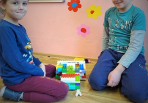 KONSTRUKCJE Z KLOCKÓW LEGO W GRUPIE 3.