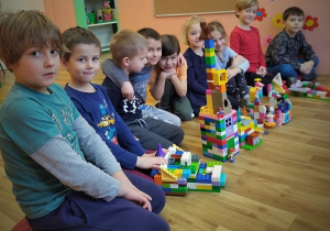KONSTRUKCJE Z KLOCKÓW LEGO W GRUPIE 3.