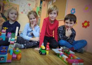 KONSTRUKCJE Z KLOCKÓW LEGO W GRUPIE 3.