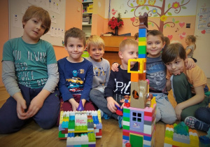 KONSTRUKCJE Z KLOCKÓW LEGO W GRUPIE 3.