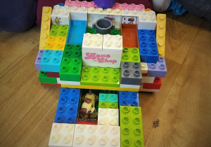 KONSTRUKCJE Z KLOCKÓW LEGO W GRUPIE 3.