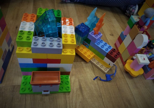 KONSTRUKCJE Z KLOCKÓW LEGO W GRUPIE 3.