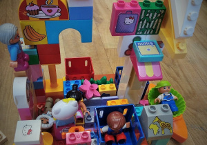 KONSTRUKCJE Z KLOCKÓW LEGO W GRUPIE 3.