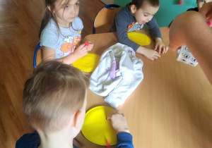 MIĘDZYNARODOWY DZIEŃ TEATRU GR.2