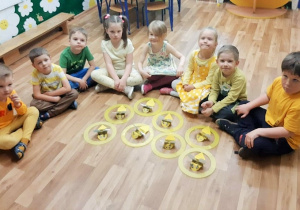 ŚWIATOWY DZIEŃ PSZCZÓŁ- gr 2
