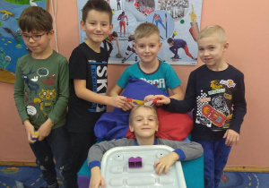 Zabawa tematyczna W SALONIE FRYZJERSKIM