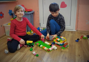 KONSTRUKCJE Z KLOCKÓW LEGO W GRUPIE 3.