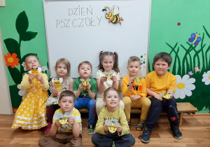 ŚWIATOWY DZIEŃ PSZCZÓŁ- gr 2